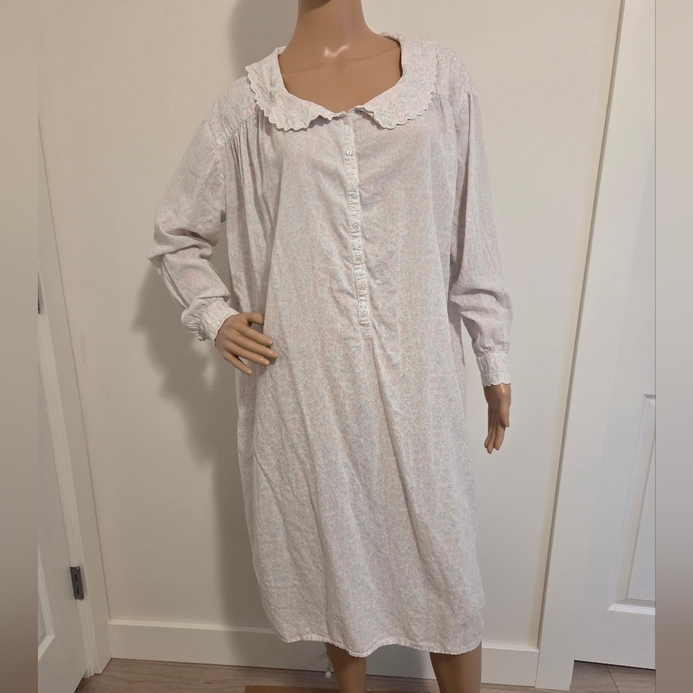 Eileen West Vintage Classic Style  White Floral Nightgown
